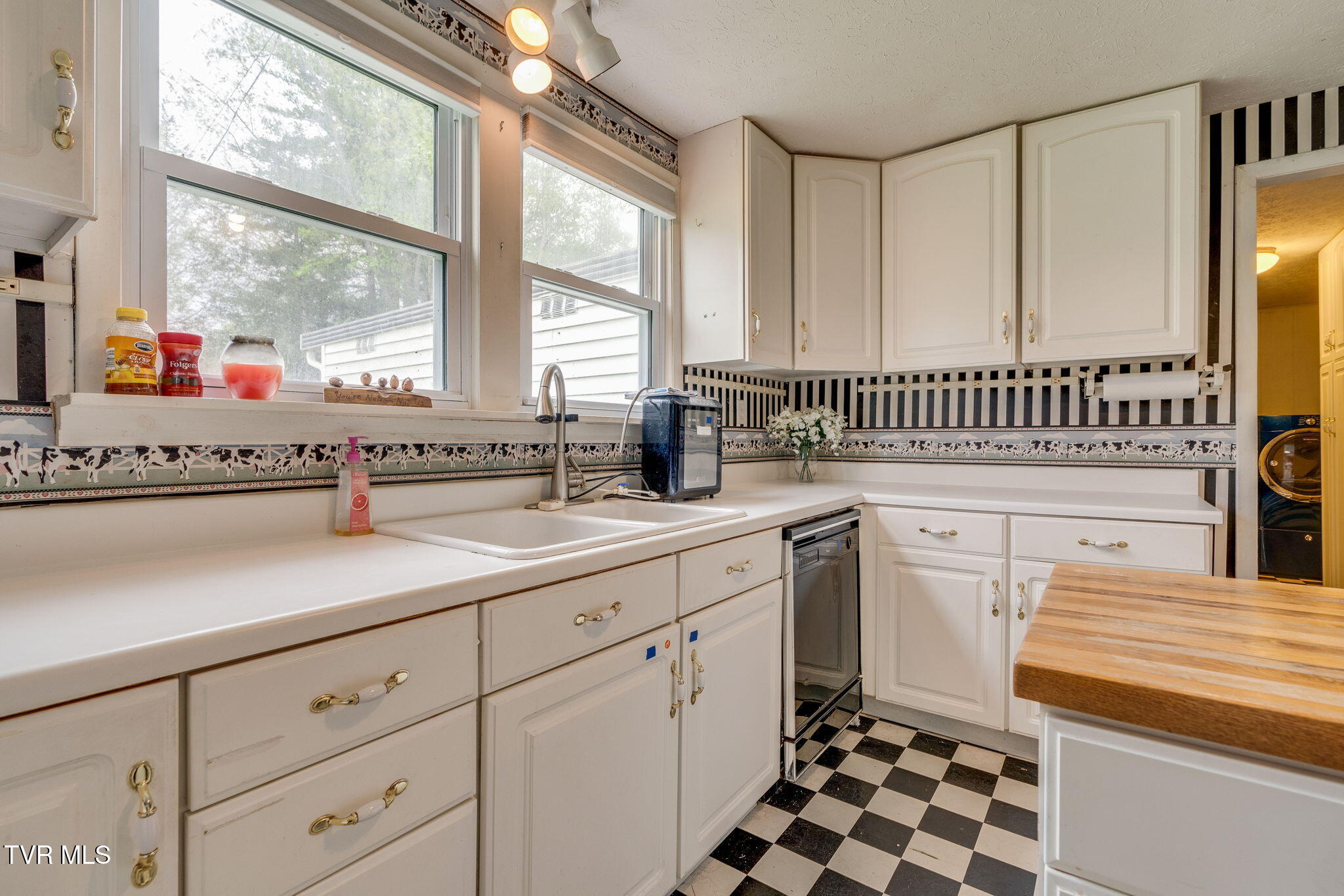 12075 Goose Creek Road Bristol, VA 24202 - Photo 16 of 71 015