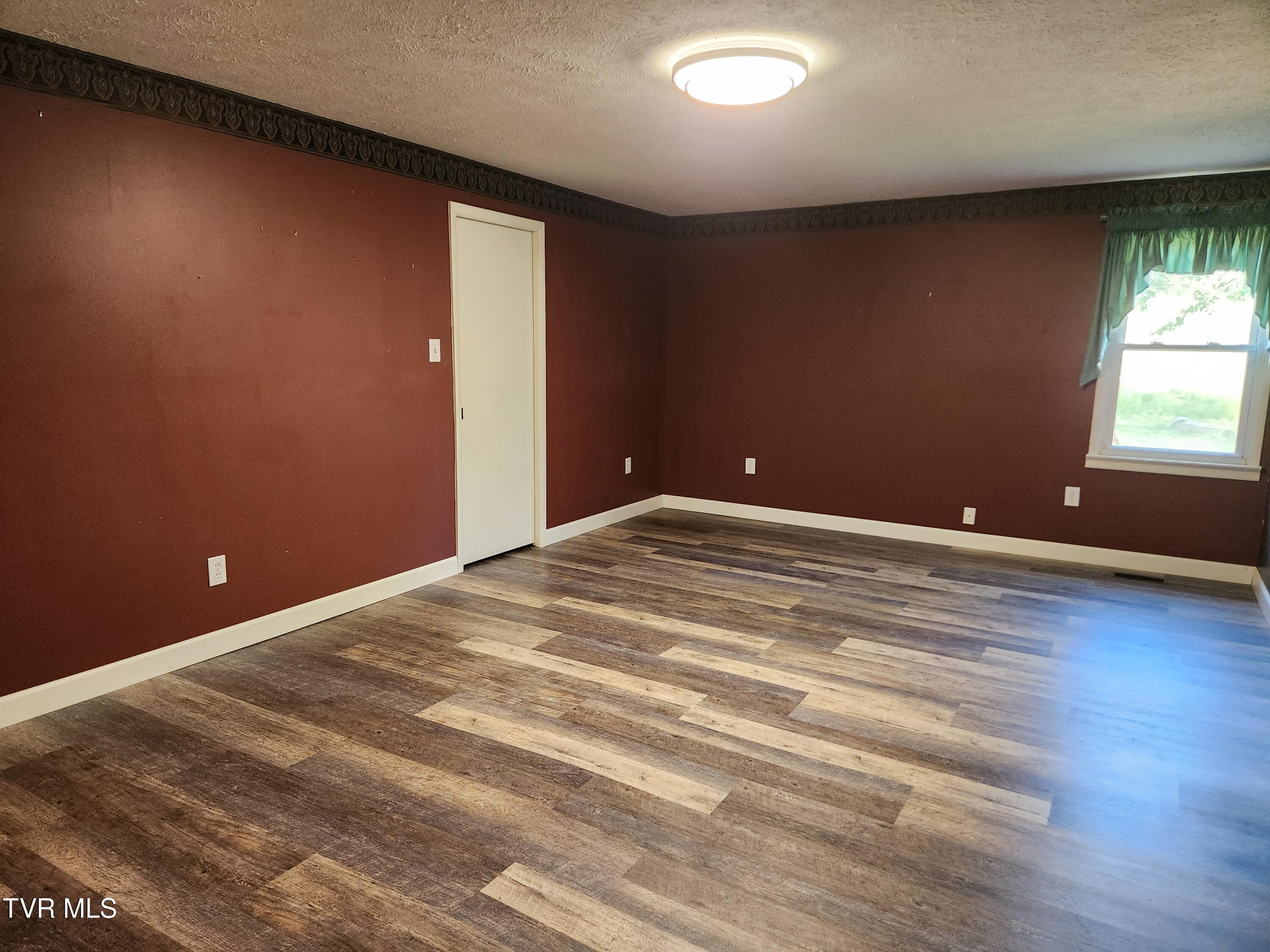 12075 Goose Creek Road Bristol, VA 24202 - Photo 20 of 71 20250523_182158