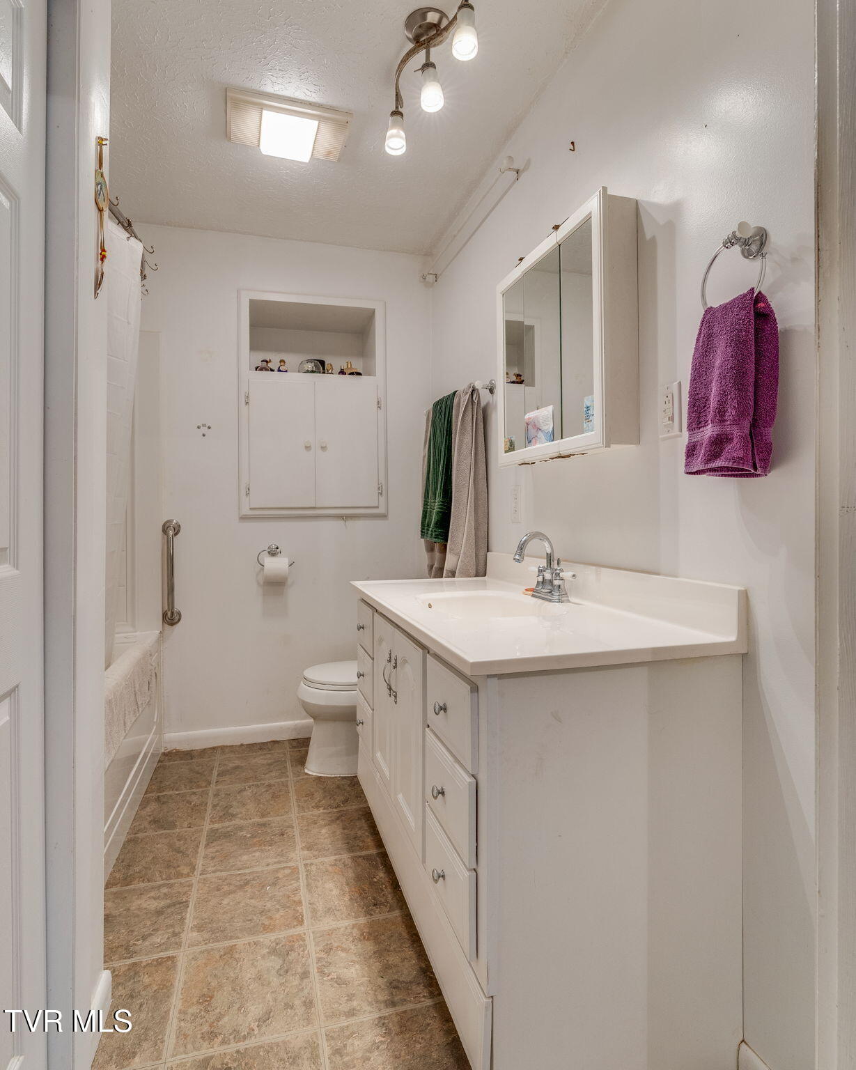 12075 Goose Creek Road Bristol, VA 24202 - Photo 23 of 71 020