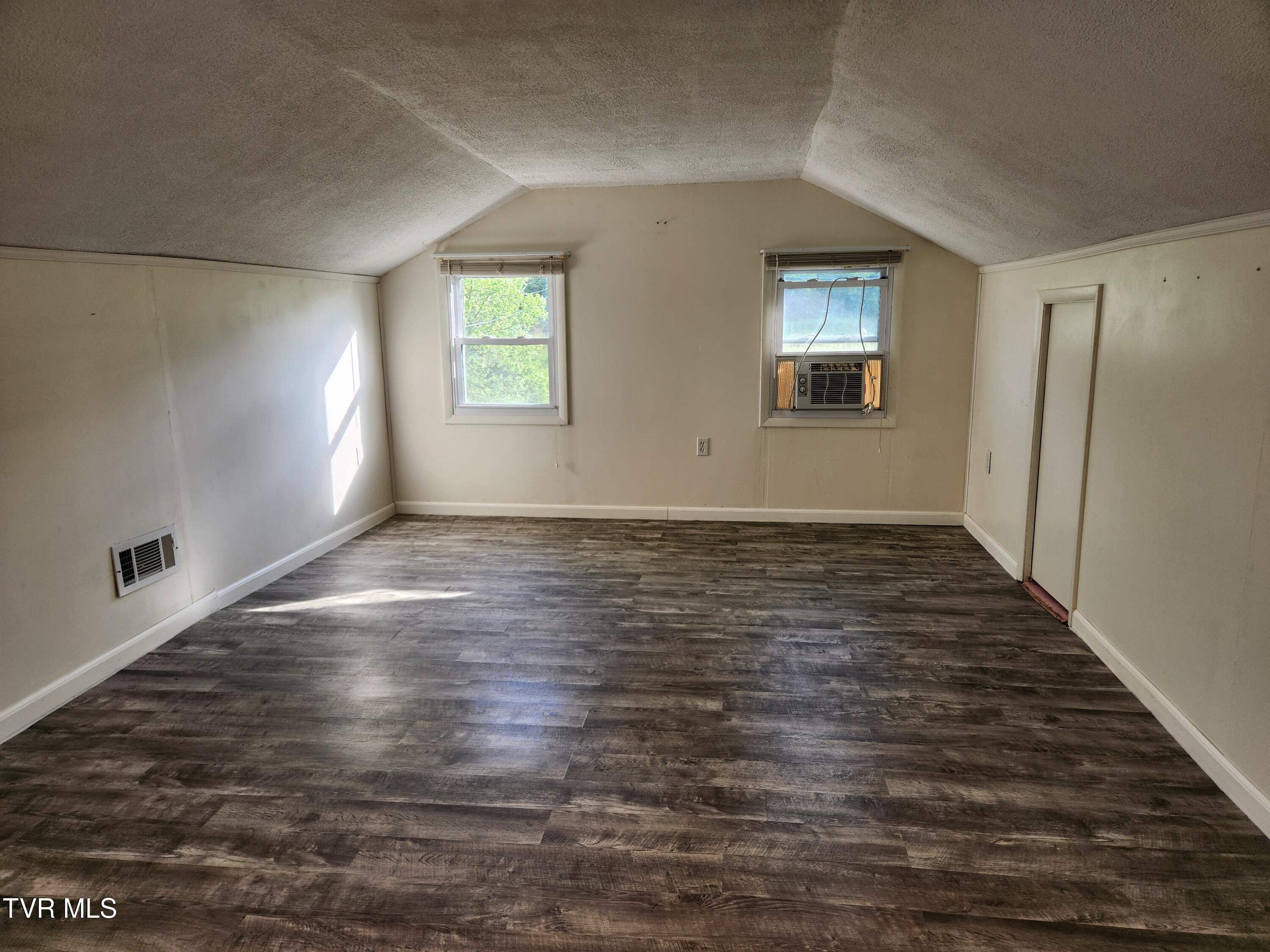 12075 Goose Creek Road Bristol, VA 24202 - Photo 27 of 71 20250523_182527