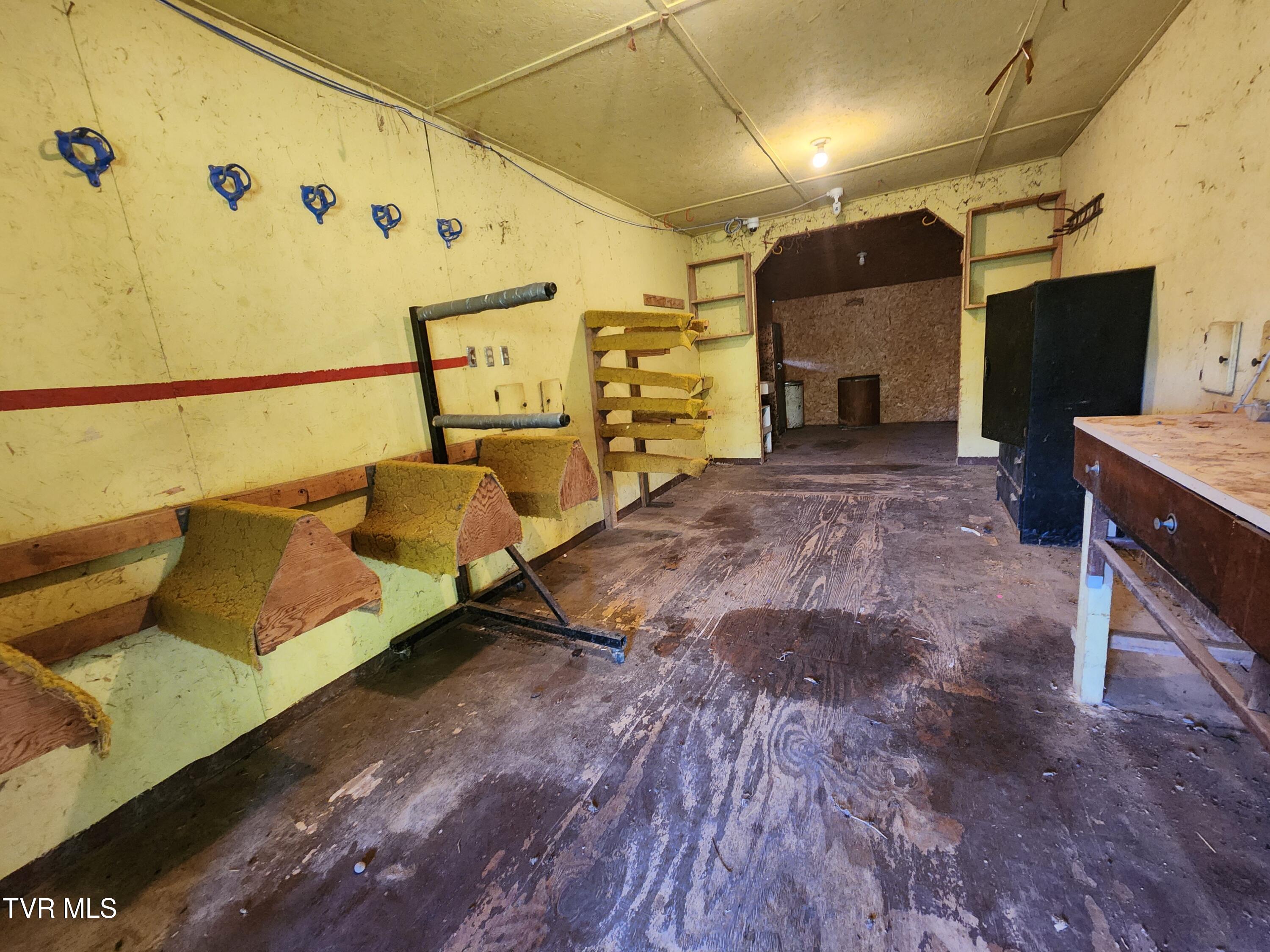 12075 Goose Creek Road Bristol, VA 24202 - Photo 55 of 71 20250523_183504