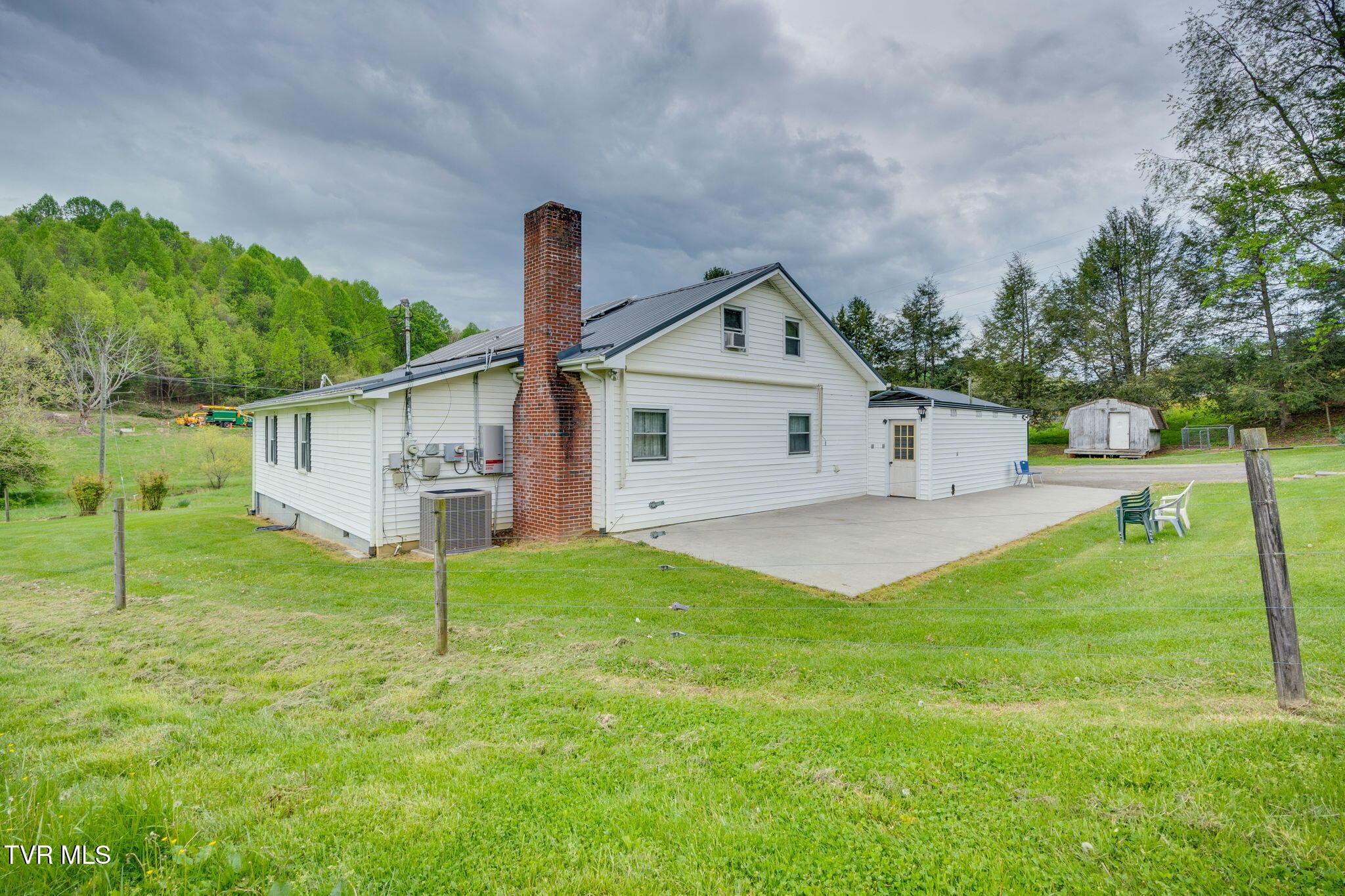 12075 Goose Creek Road Bristol, VA 24202 - Photo 10 of 71 038