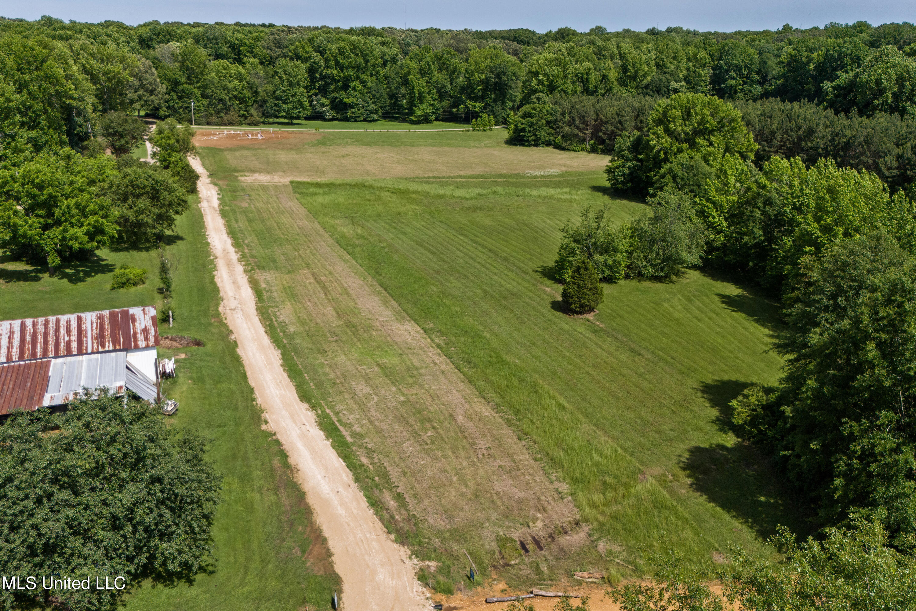 2615 Odom Road Hernando, MS 38632 - Photo 2 of 7 Nestled in the Serene Countryside of Her