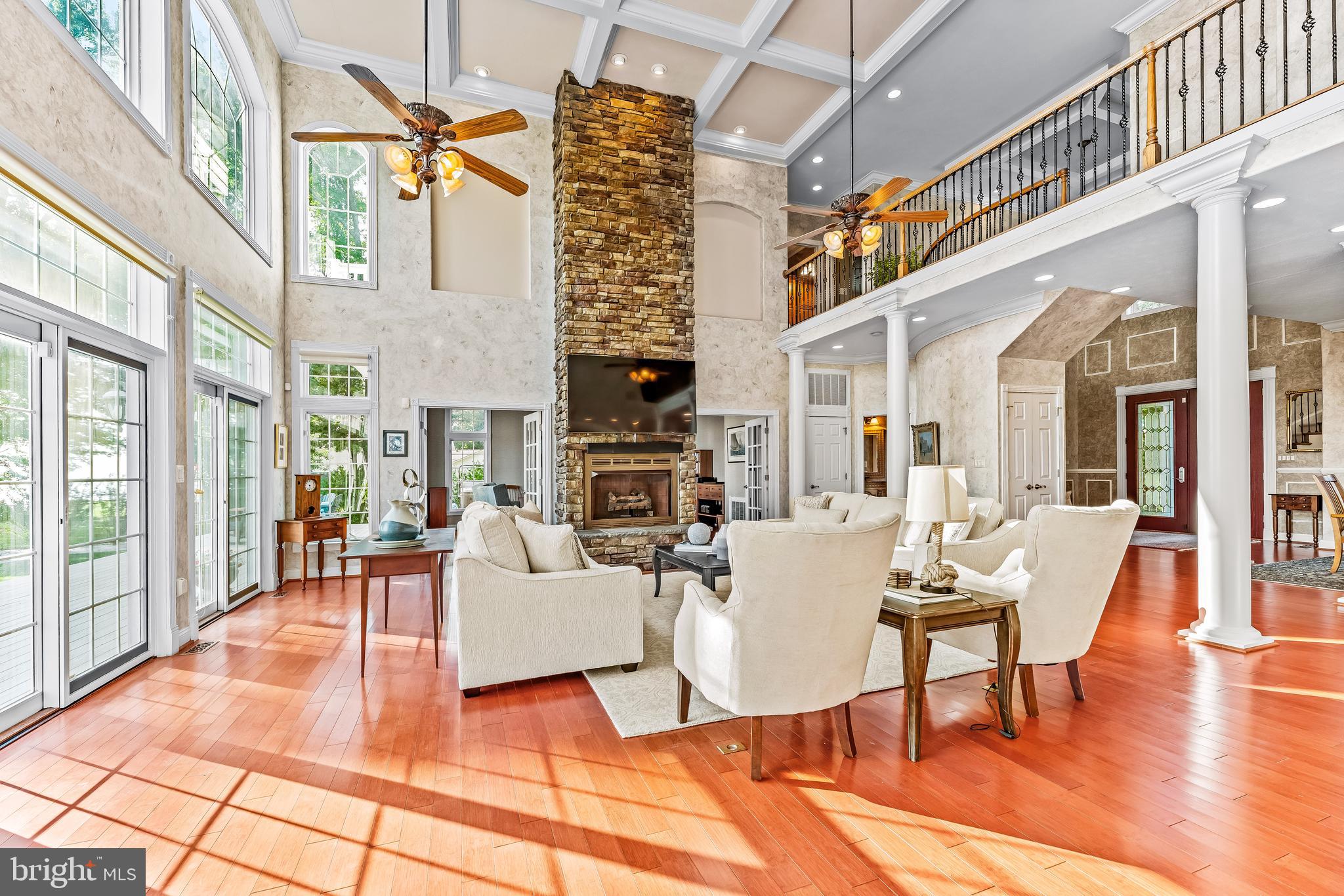 16105 Thomas Road Piney Point, MD 20674 - Photo 35 of 89 Living Room