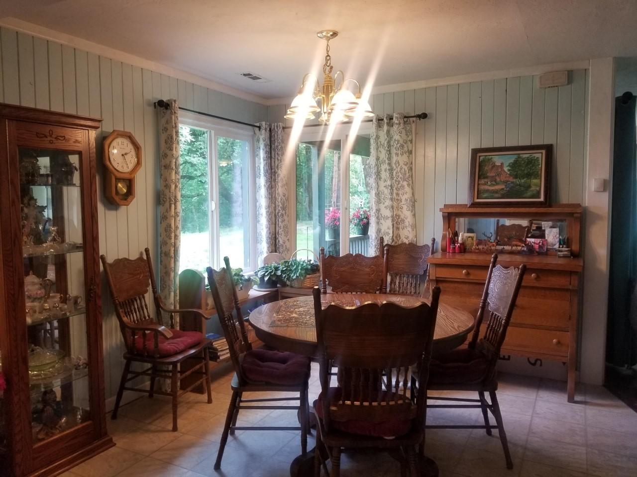 5447 Azalea-Glen Road Glendale, OR 97442 - Photo 11 of 49 Dining Room4