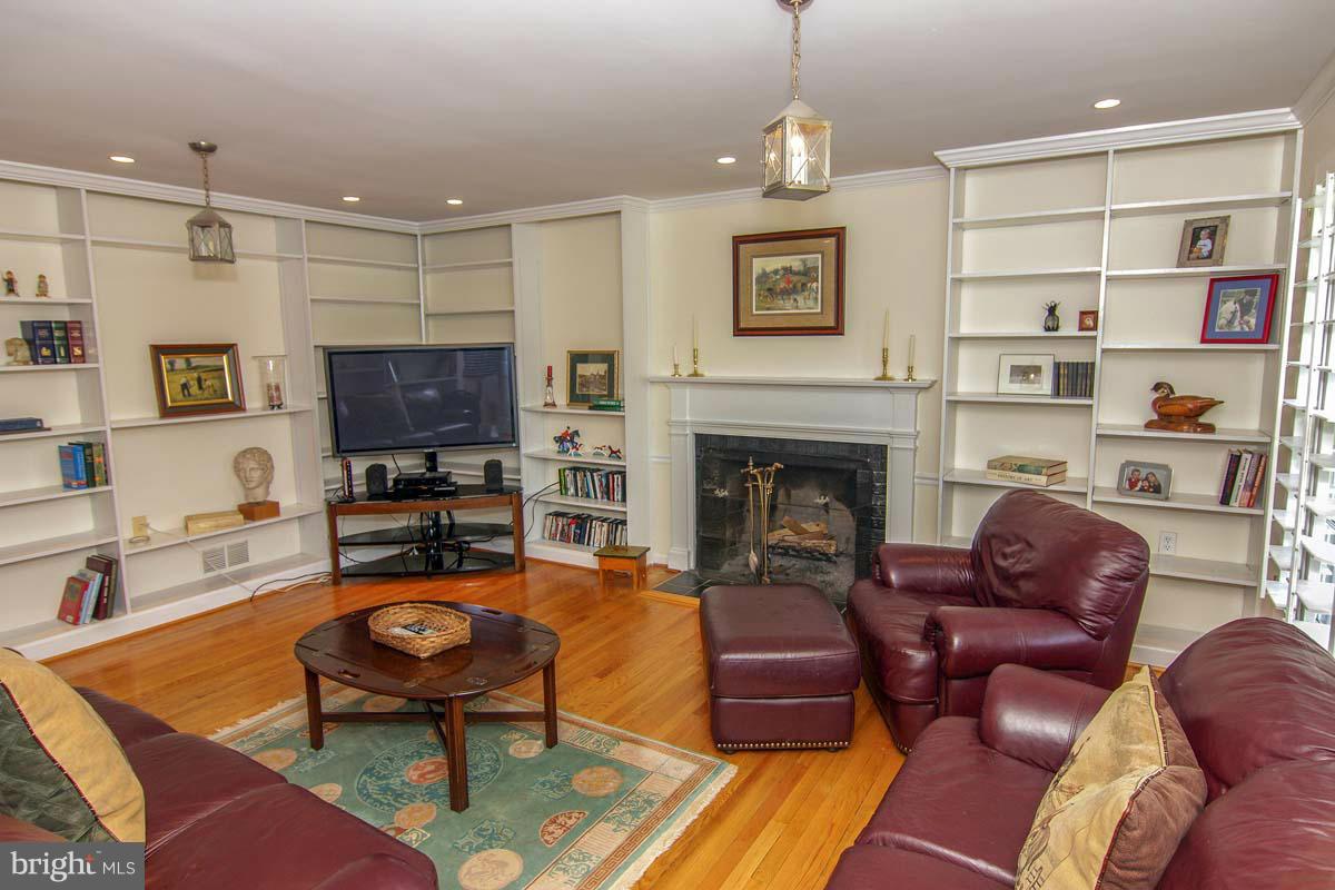35389 Paxson Road Round Hill, VA 20141 - Photo 14 of 30 Family Room