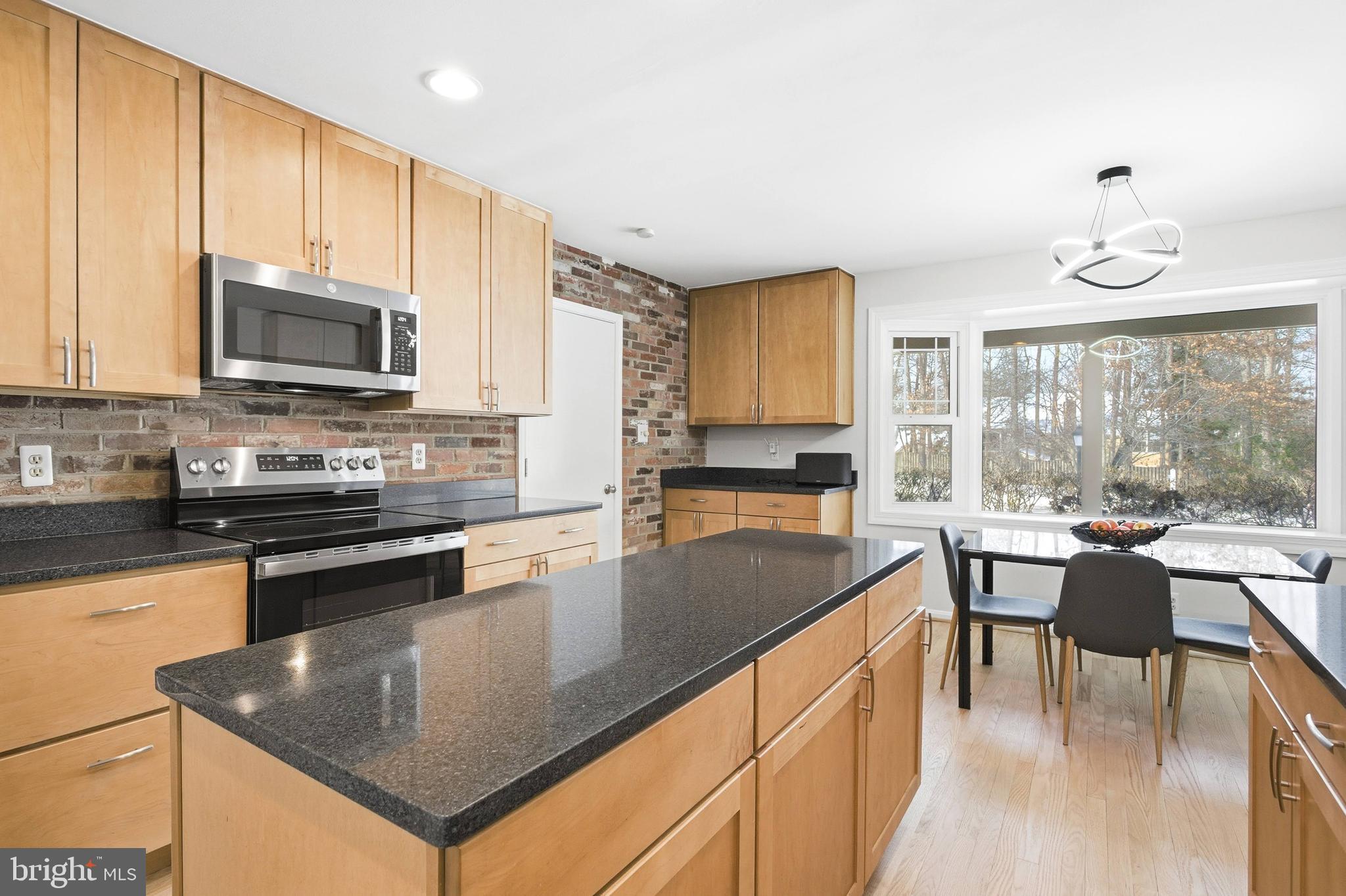 521 Creek Crossing Road Northeast Vienna, VA 22180 - Photo 2 of 63