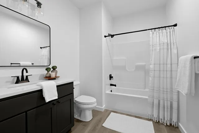 $484,900 | 940 Crockett Drive, Holmen, WI 54636