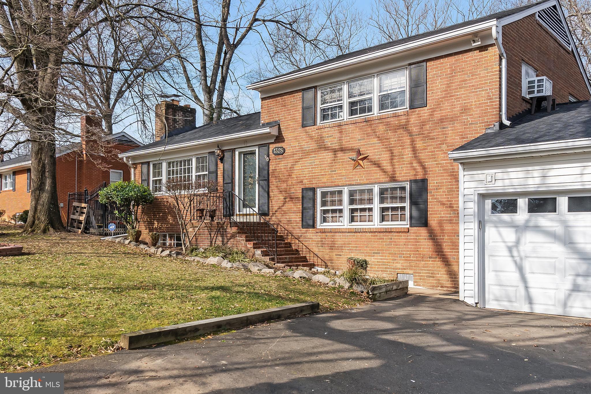 1328 Devils Reach Road Woodbridge, VA 22192 - Photo 6 of 46 Gallery Image 6