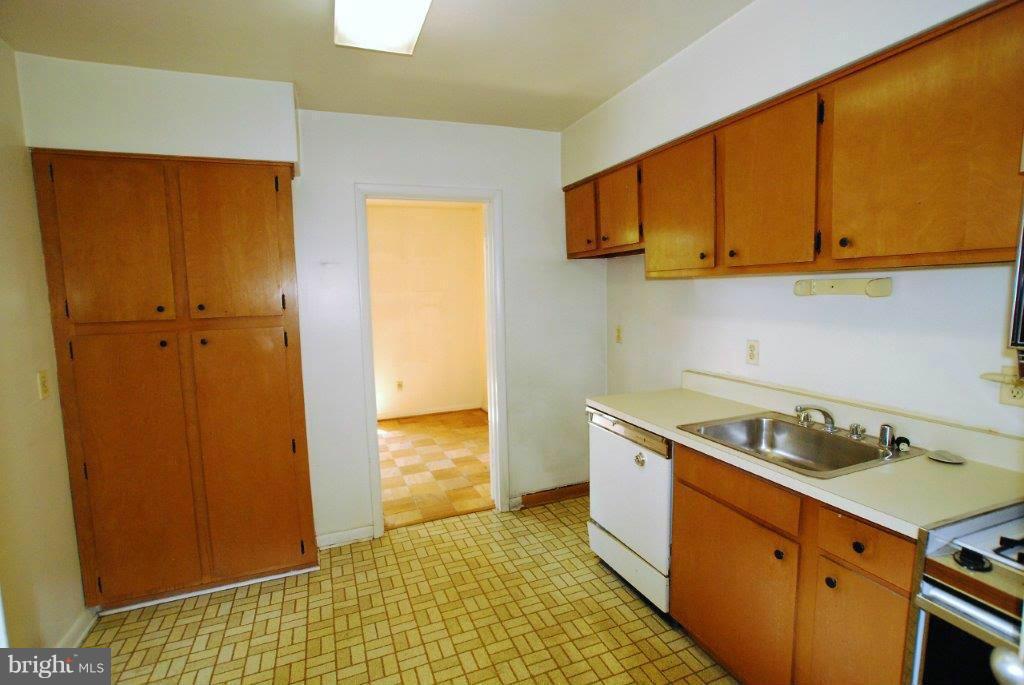 11 Cross Keys Road, Unit 11C Baltimore, MD 21210 - Photo 7 of 11 Kitchen