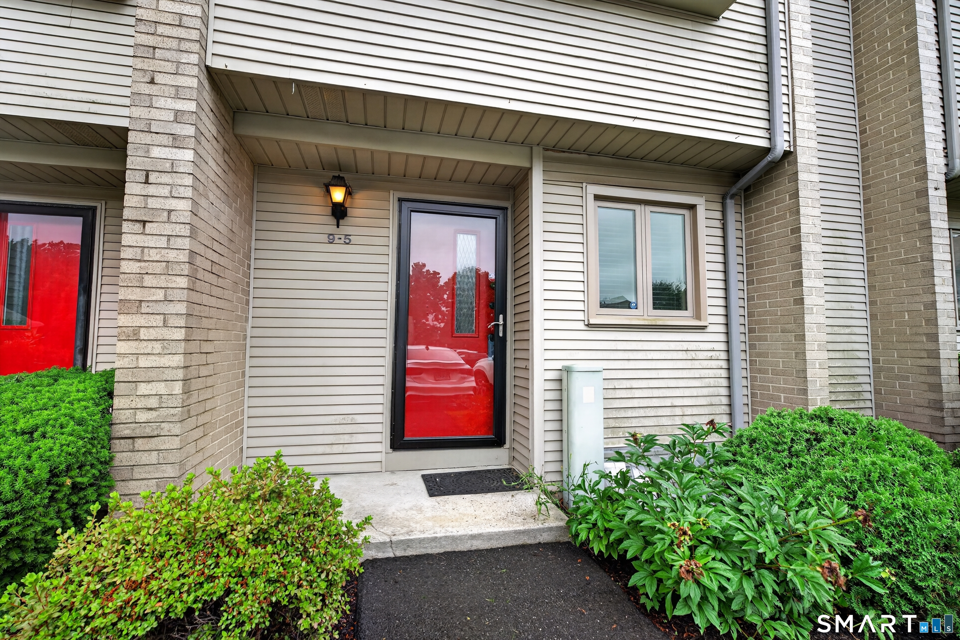 827 Oronoke Road, Unit 95 Waterbury, CT 06708 - Photo 2 of 15