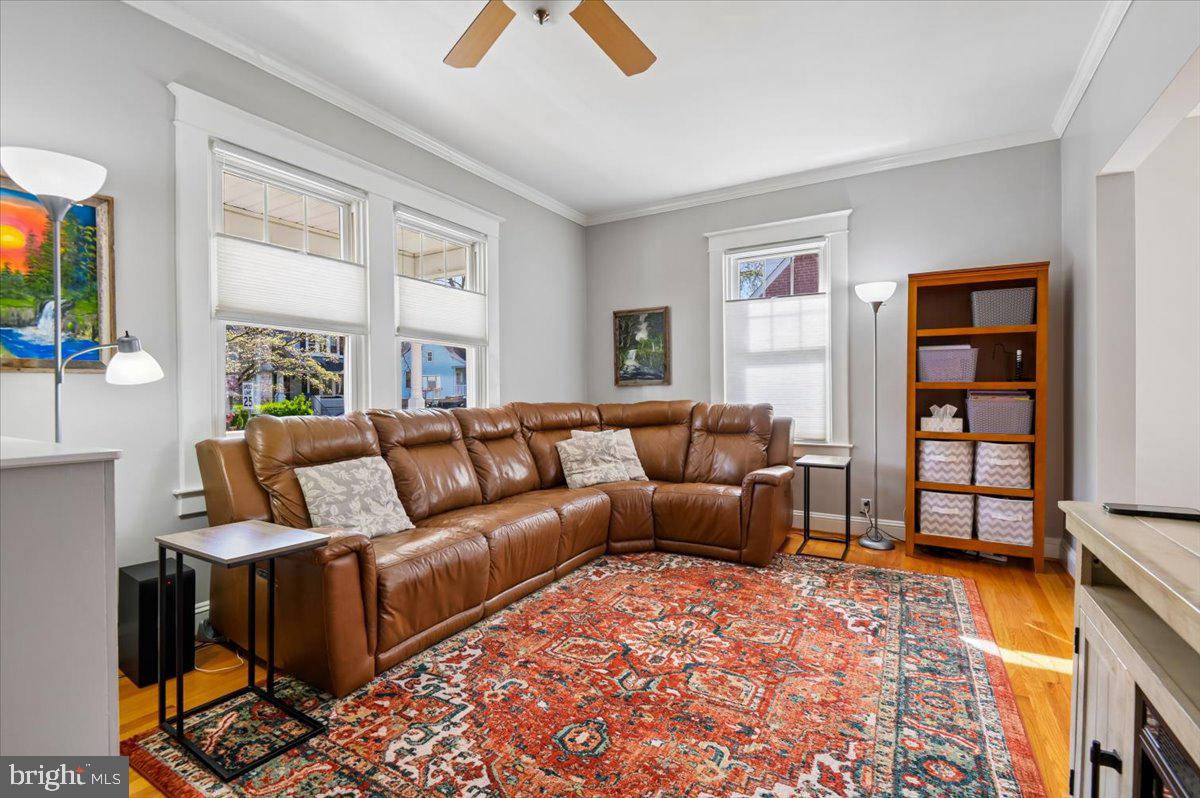 528 Murdock Road Baltimore, MD 21212 - Photo 9 of 56 Living room