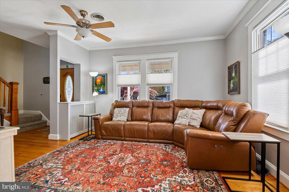 528 Murdock Road Baltimore, MD 21212 - Photo 10 of 56 Living room