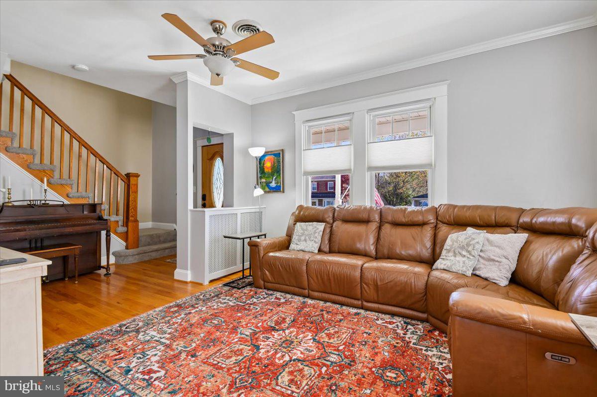 528 Murdock Road Baltimore, MD 21212 - Photo 11 of 56 Living room