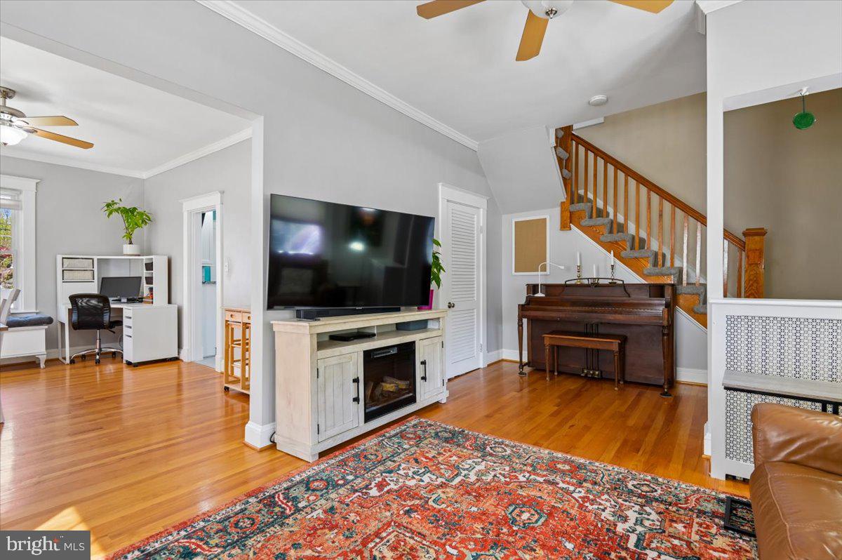 528 Murdock Road Baltimore, MD 21212 - Photo 12 of 56 Living room