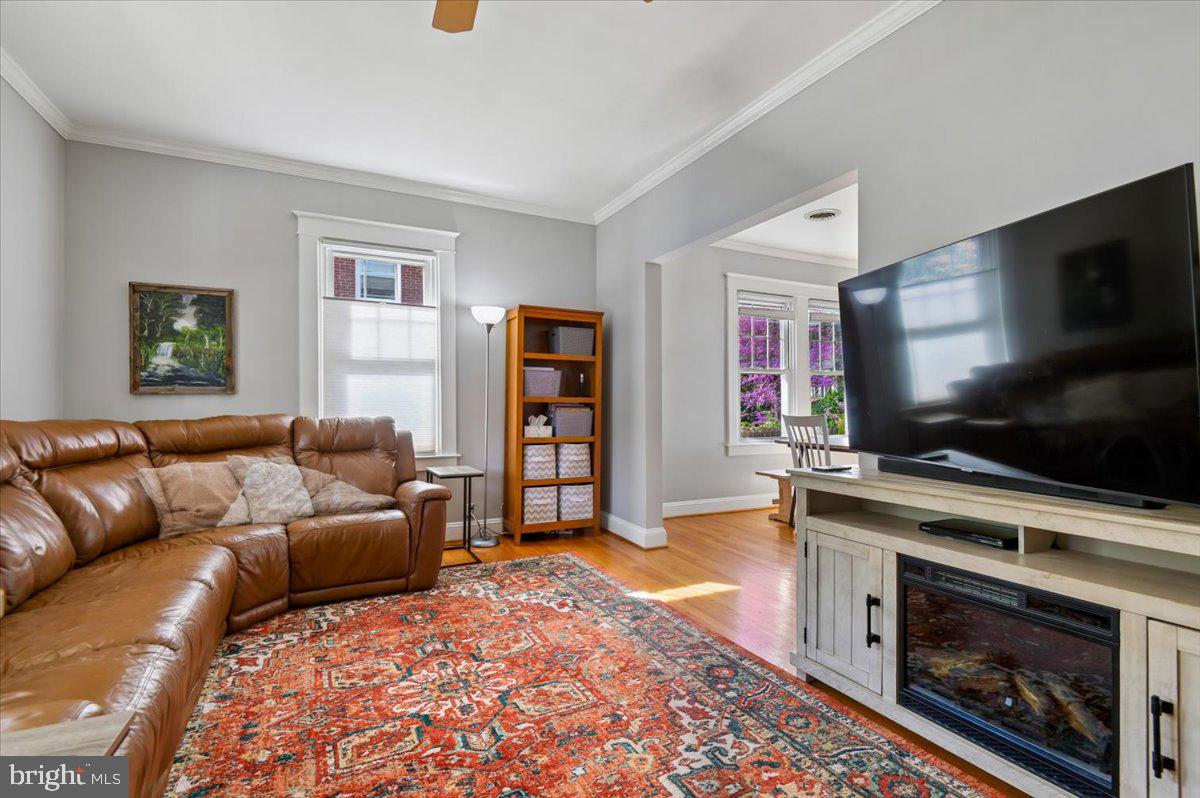 528 Murdock Road Baltimore, MD 21212 - Photo 13 of 56 Living room