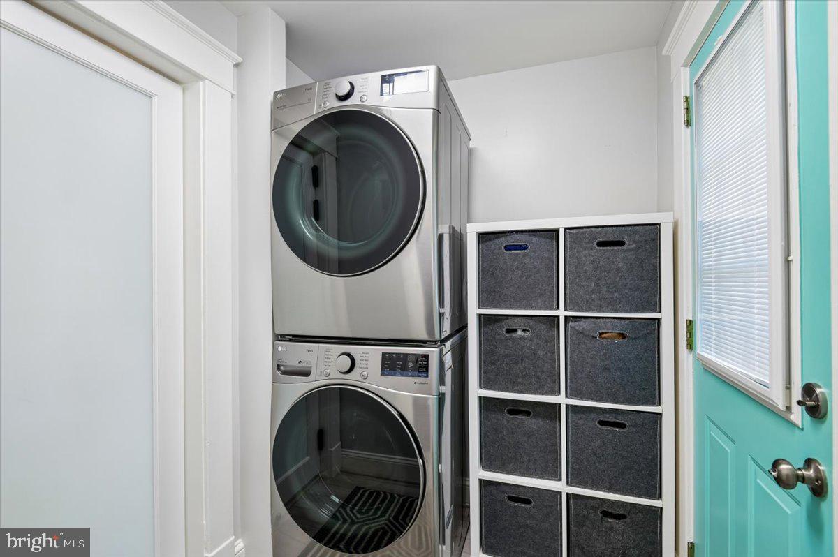 528 Murdock Road Baltimore, MD 21212 - Photo 21 of 56 Main level laundry room and mud room