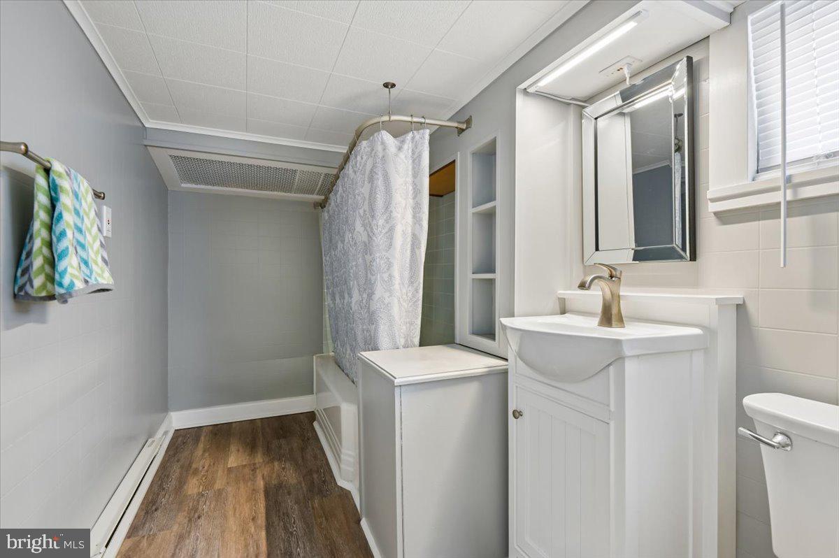 528 Murdock Road Baltimore, MD 21212 - Photo 37 of 56 Full bathroom