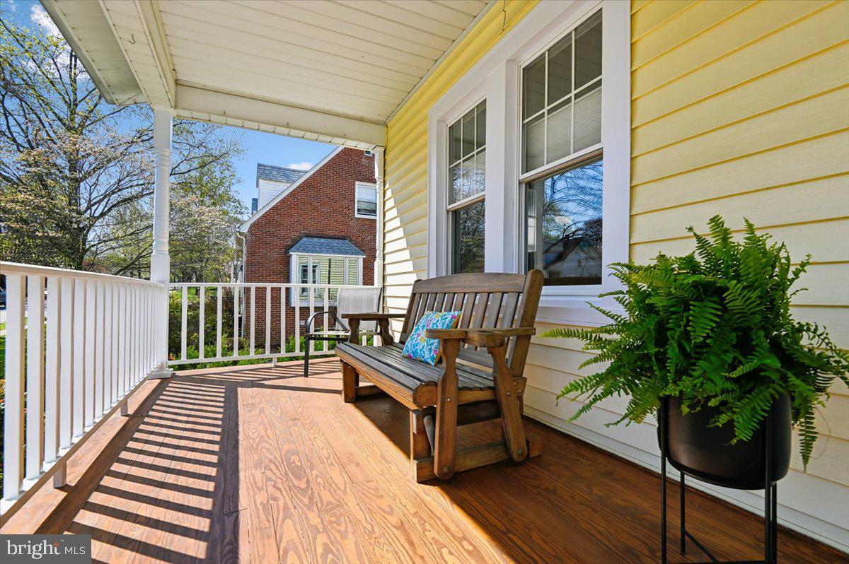 528 Murdock Road Baltimore, MD 21212 - Photo 5 of 56 Front porch