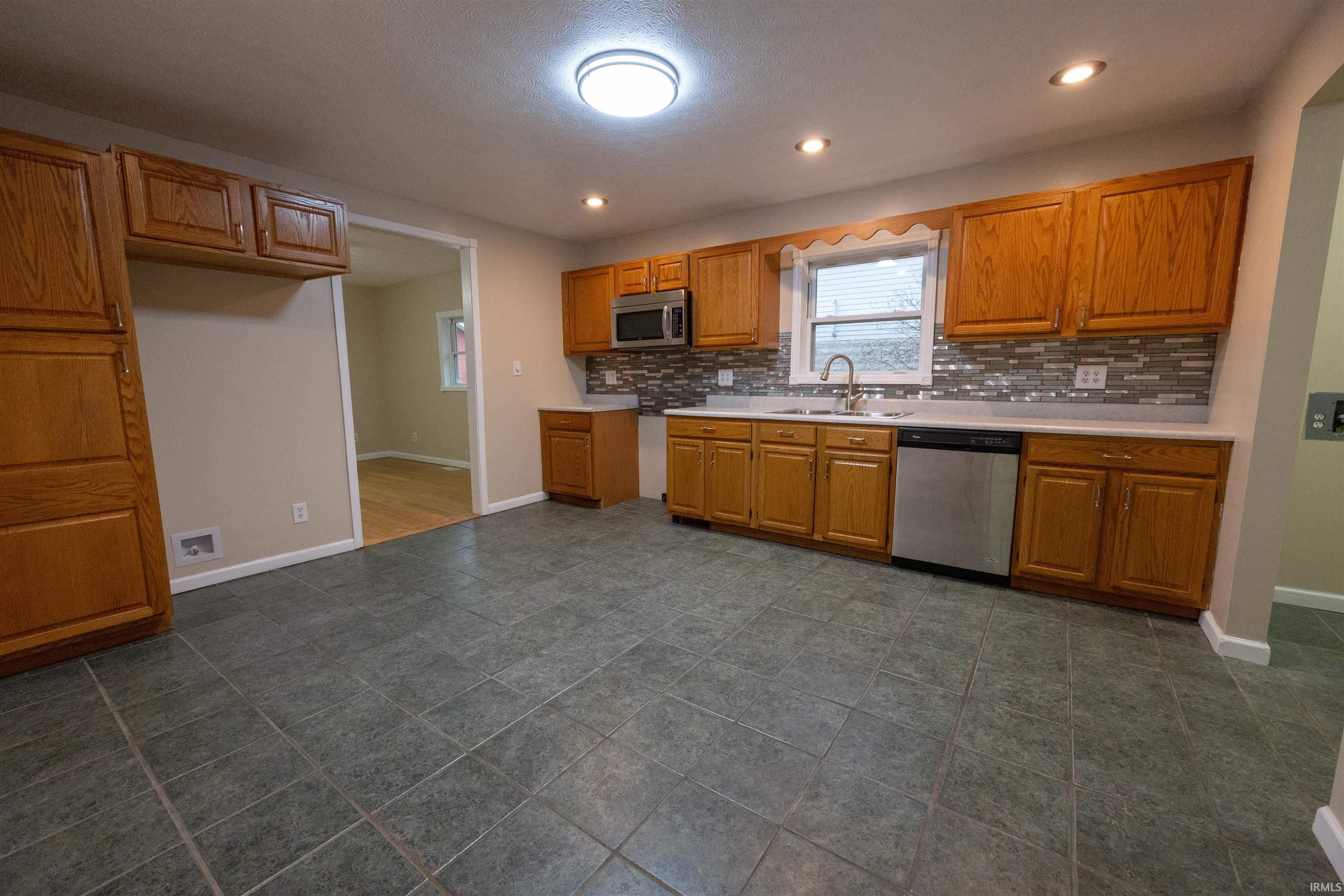 1013 R Street Bedford, IN 47421 - Photo 10 of 27 Gallery Image 10