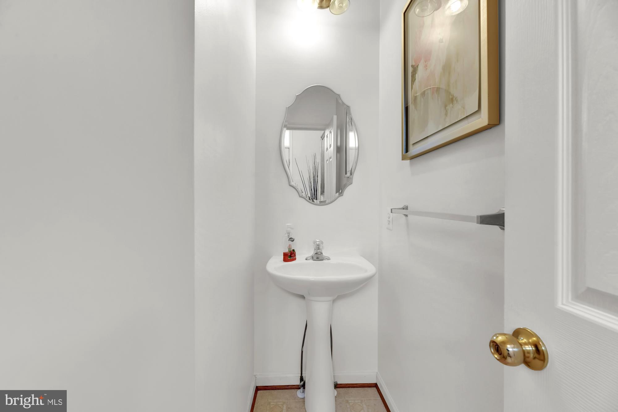 9811 Davison Road Baltimore, MD 21220 - Photo 3 of 25 Half-Bath Main Floor