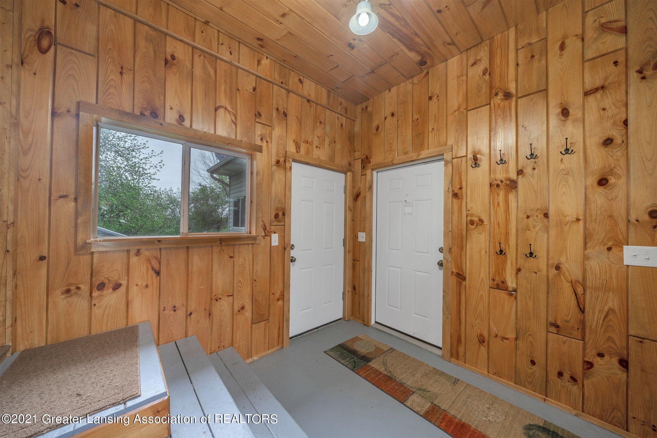 5935 East Centerline Road St. Johns, MI 48879 - Photo 24 of 35 Breezeway