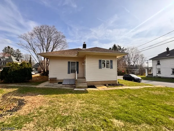 $299,000 | 205 Edison Avenue, Stewartsville, NJ 08886