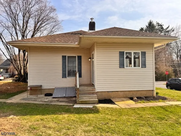 $299,000 | 205 Edison Avenue, Stewartsville, NJ 08886