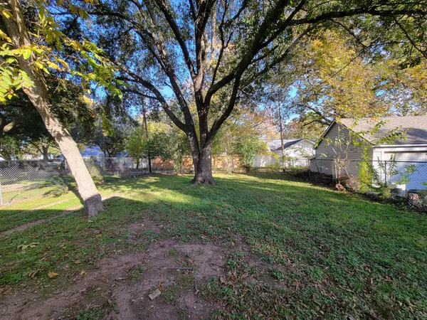 a view of house with backyard