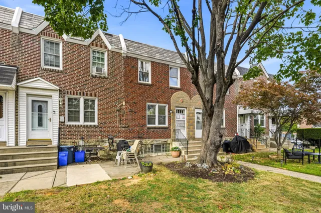 a view of a houses with snow on the tree