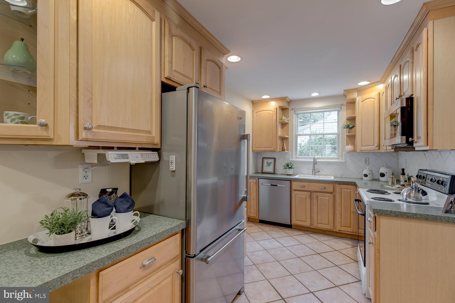 415 Hawthorne Road Wallingford, PA 19086 - Photo 9 of 29