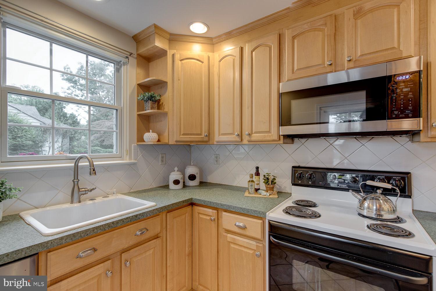 415 Hawthorne Road Wallingford, PA 19086 - Photo 10 of 29