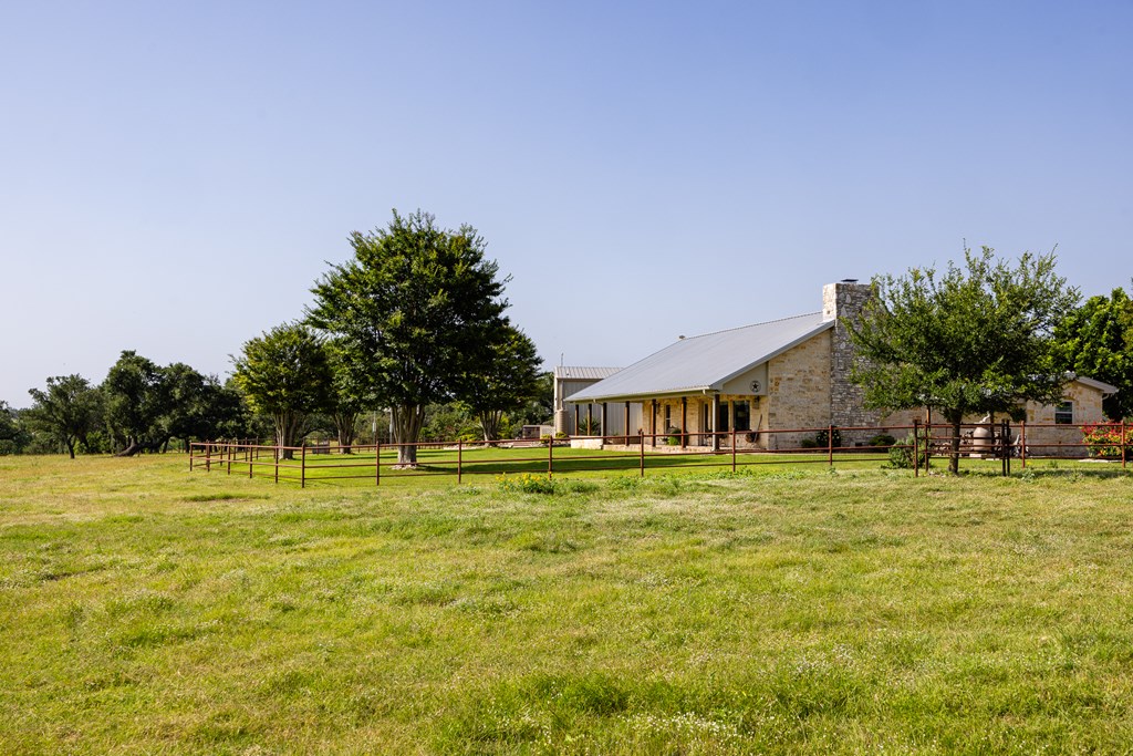 2377 Aviation Loop Fredericksburg, TX 78624 - Photo 43 of 76