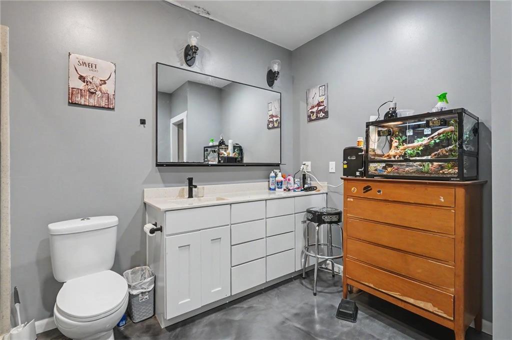2216 Eisenhower Road Ottawa, KS 66067 - Photo 19 of 54