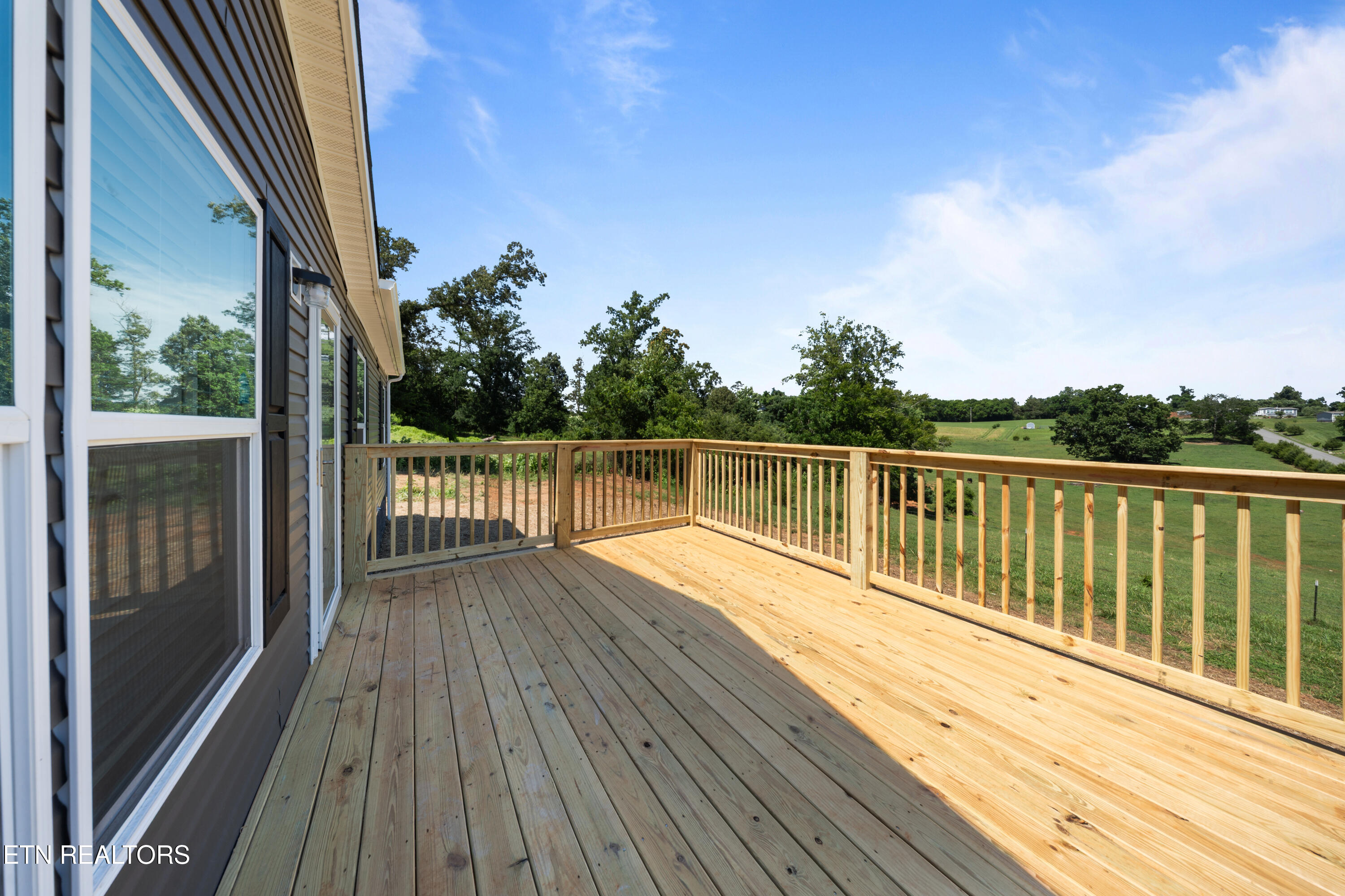 227 Lookout Drive Rutledge, TN 37861 - Photo 2 of 30 FRONT DECK