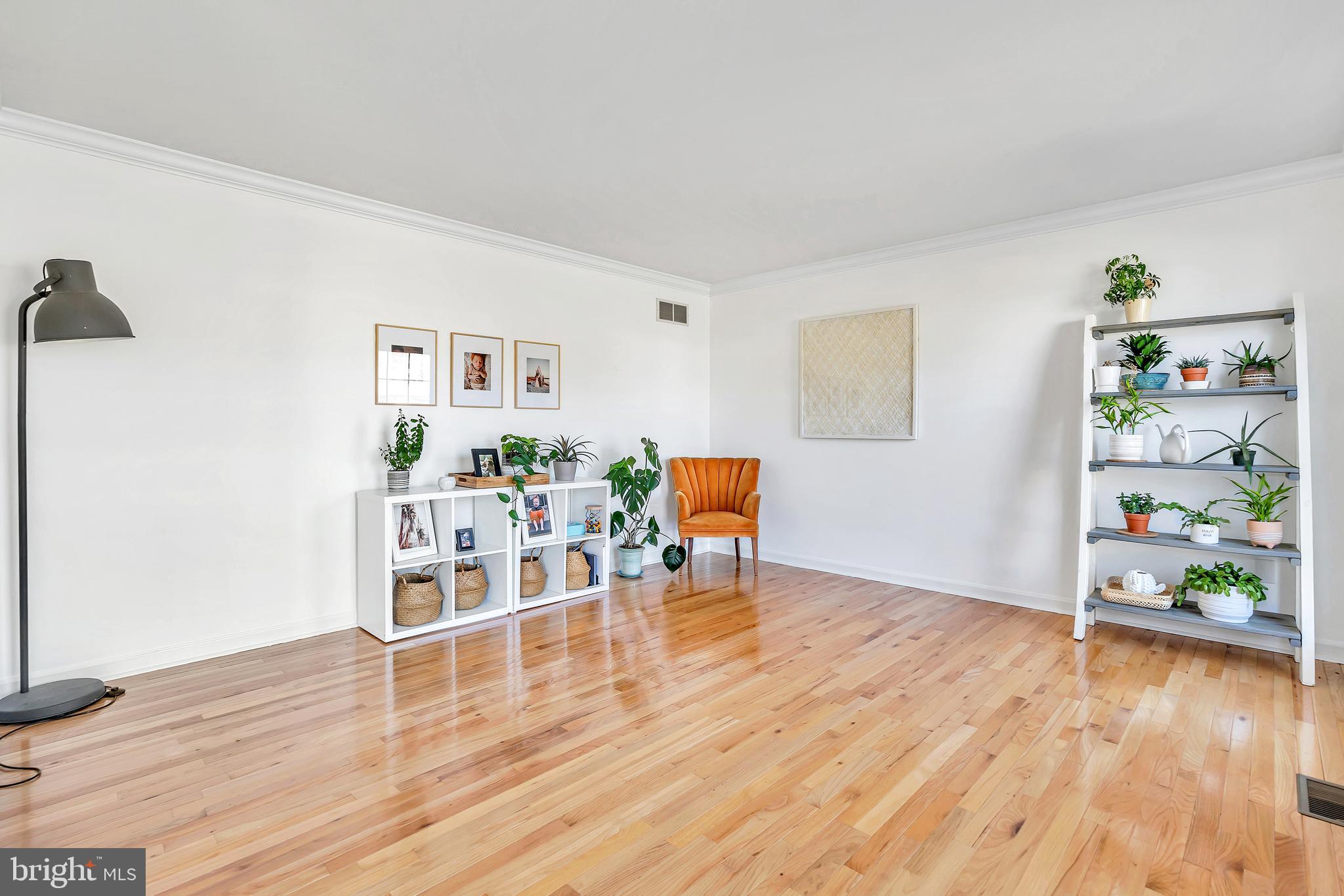 425 Vanier Drive Newark, DE 19711 - Photo 14 of 46 LIVING ROOM