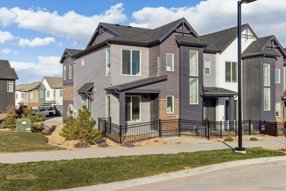 426 Millwall Circle Castle Pines, CO 80108 - Photo 3 of 23