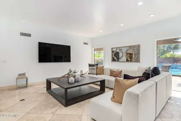 $8,200 | 4450 East Camelback Road, Unit 1, Phoenix, AZ 85018