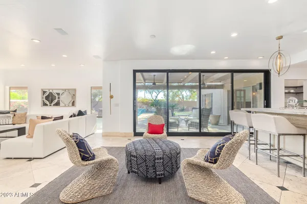 $8,200 | 4450 East Camelback Road, Unit 1, Phoenix, AZ 85018