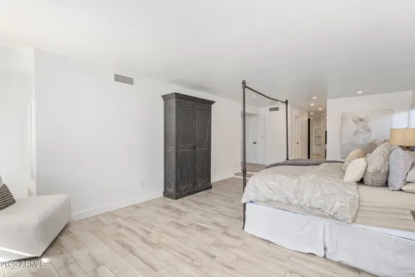 $8,200 | 4450 East Camelback Road, Unit 1, Phoenix, AZ 85018