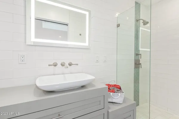 $8,200 | 4450 East Camelback Road, Unit 1, Phoenix, AZ 85018