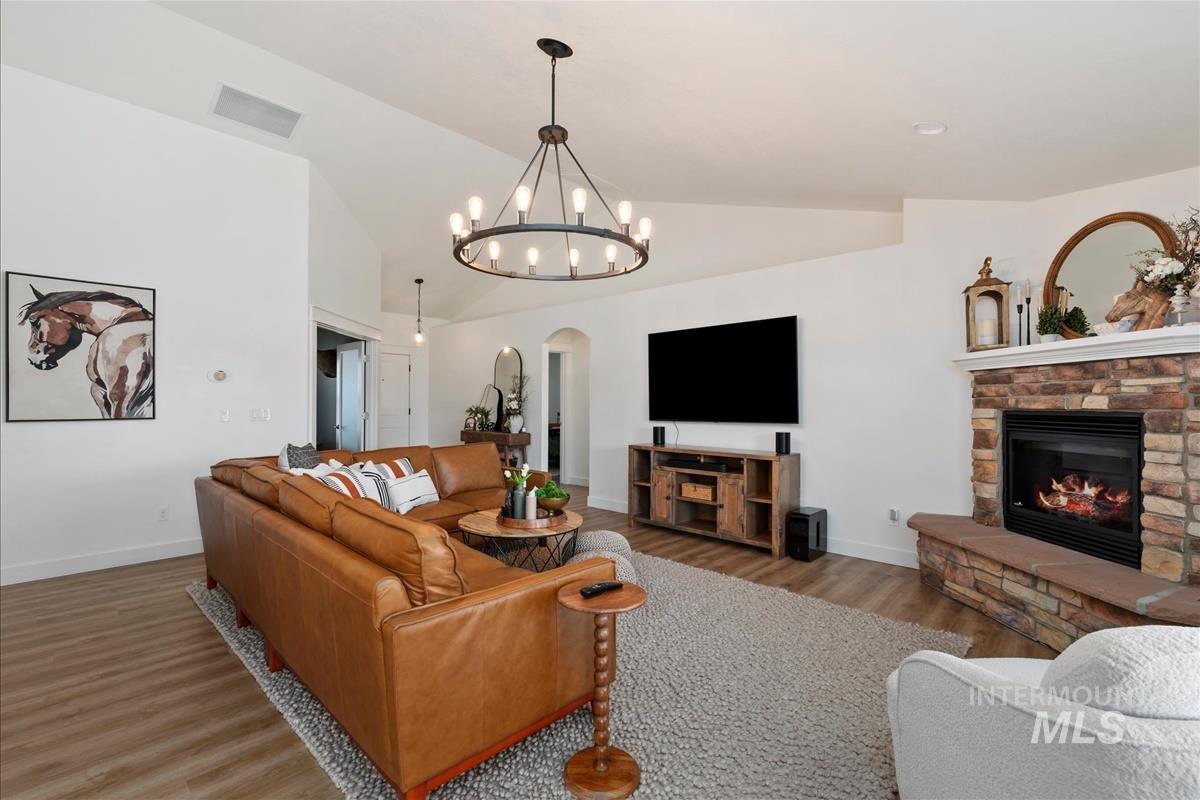 24090 Pheasant Ridge Court Middleton, ID 83644 - Photo 7 of 36 Gallery Image 7