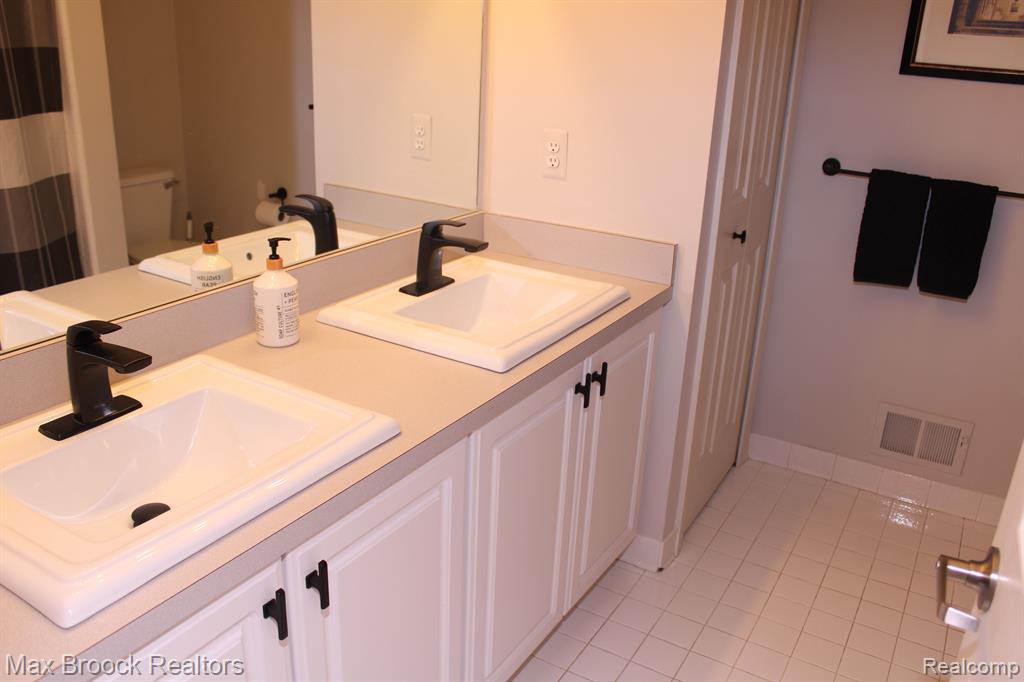 1677 Gilsam Avenue Rochester Hills, MI 48309 - Photo 49 of 57