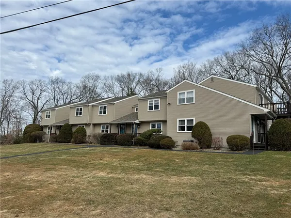 $323,000 | 351 New London Avenue, Unit 302, Warwick, RI 02886
