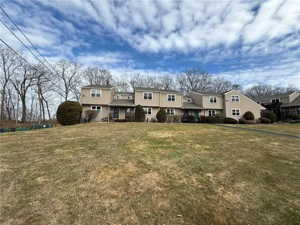 $323,000 | 351 New London Avenue, Unit 302, Warwick, RI 02886