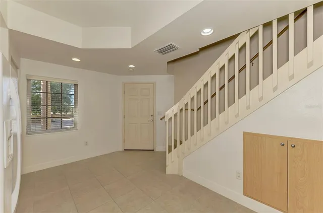 a view of entryway and kitchen