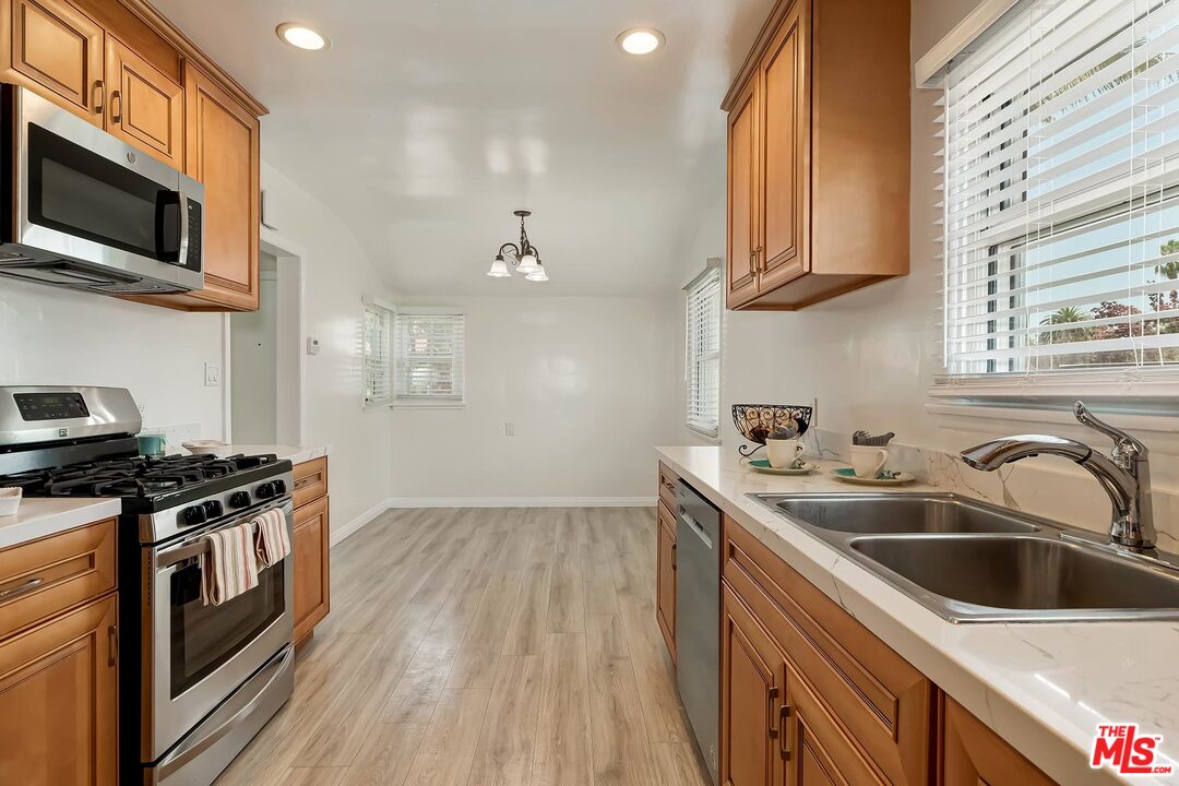 426 Manitoba Street Playa del Rey, CA 90293 - Photo 13 of 29