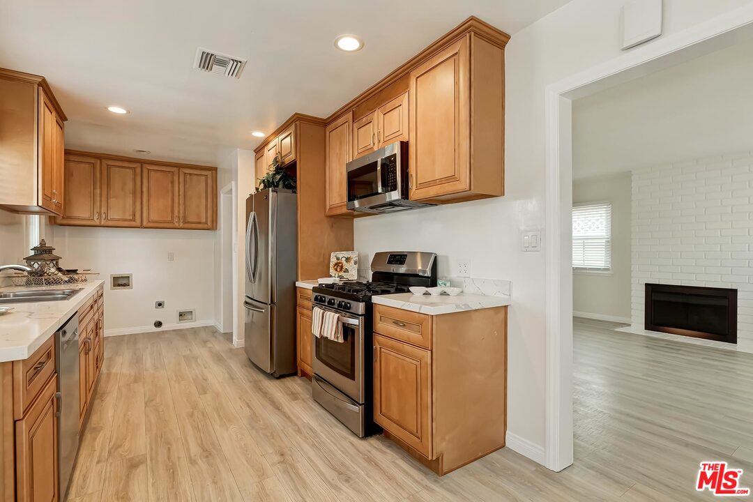 426 Manitoba Street Playa del Rey, CA 90293 - Photo 9 of 29