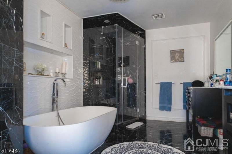 369 Martin Road Union, NJ 07083 - Photo 13 of 31