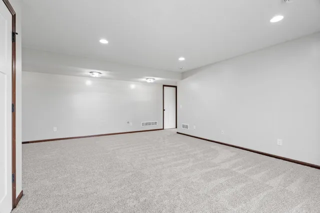 $550,000 | 20508 Hartford Way, Lakeville, MN 55044